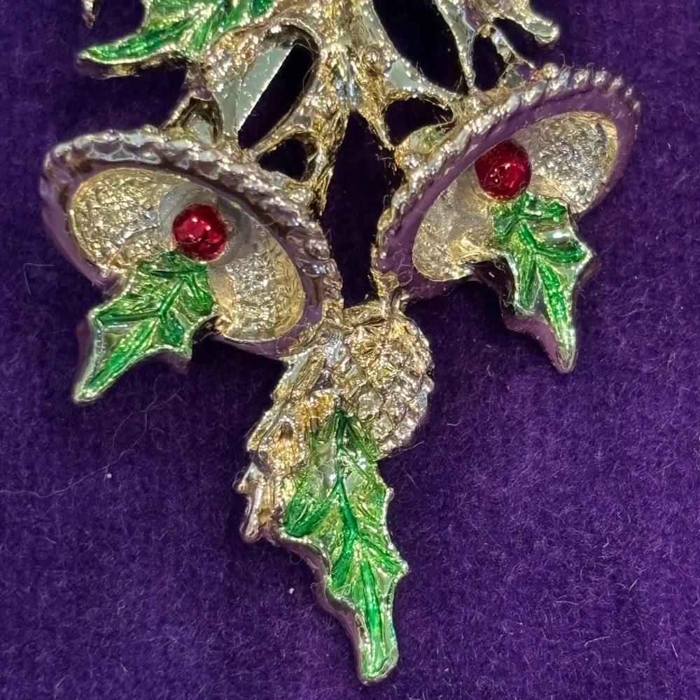 Gerry's Vintage Christmas Bells Holly Enamel Red Green Gold Tone Brooch Pin